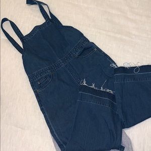 Ripped overall jeans.